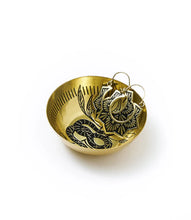 Load image into Gallery viewer, Saanp Snake Etched Brass Round Dish
