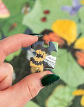 Load image into Gallery viewer, Pollinators 500pc Puzzle
